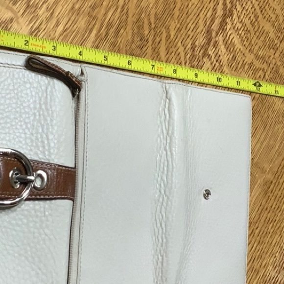 Elegant Beige Leather Wallet - Picture 11 of 11